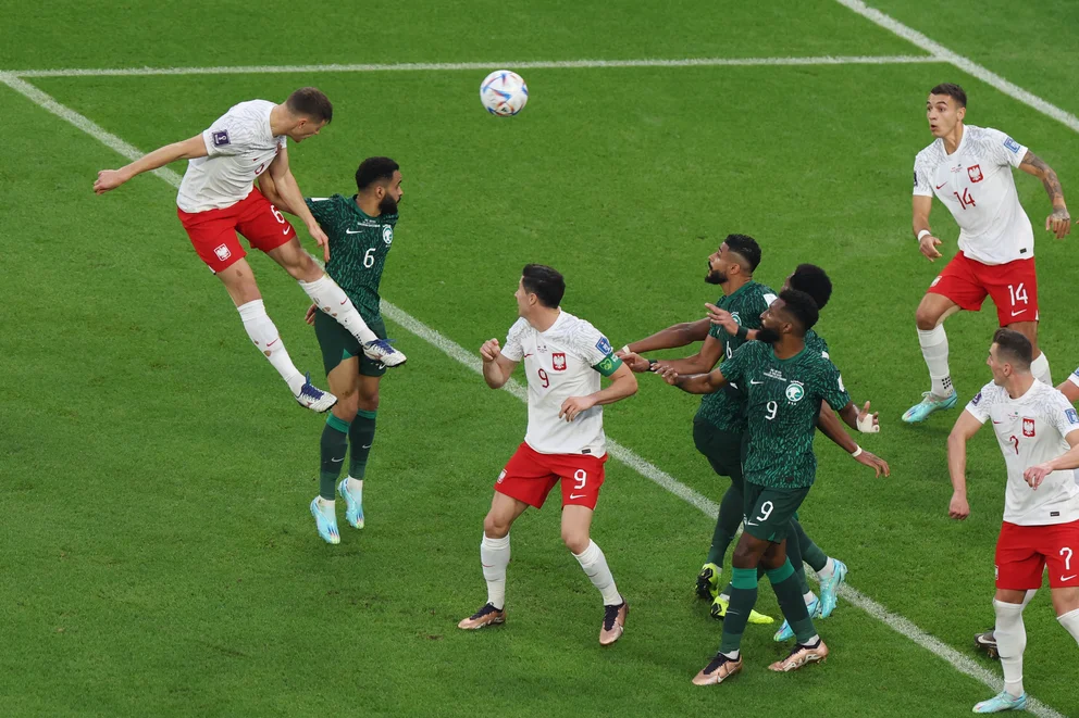 La actividad en el Grupo C de Qatar 2022 continúa y el cuadro comandado por Hervé Renard está a un paso de escribir historia, pues en caso de derrotar a la Polonia de Robert Lewandowski, el cuadro asiático se estaría apuntando a la siguiente fase de la Copa del Mundo, dejando en el limbo a la Albiceleste de Messi o al cuadro mexicano de Gerardo Martino, quienes se medirán más tarde en uno de los partidos más espectaculares del Mundial.