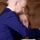 Joe Biden armas